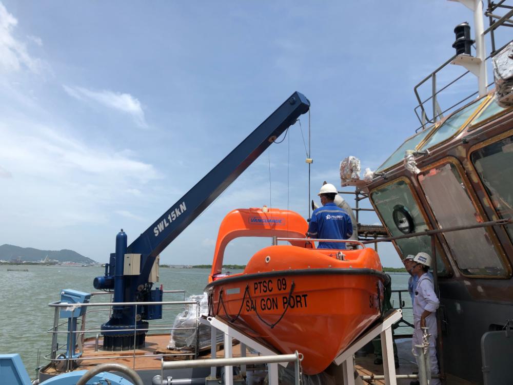 Cẩu Xuồng cấp cứu